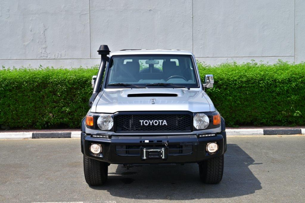 2023 TOYOTA LAND CRUISER 79 DOUBLE CAB PICKUP BLACK EDITION  V8 4.5L TURBO DIESEL 4WD MANUAL TRANSMISSION